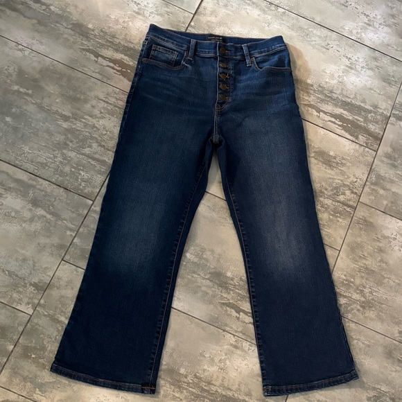 Like new Banana Republic cropped button fly bootcut jeans. Size 29/8 - Picture 2 of 7